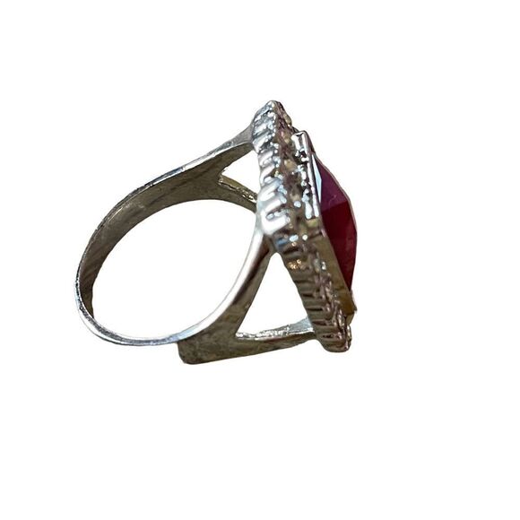 NWOT square checkered red center stone ring with heart shaped rhinestone border - Picture 8 of 9